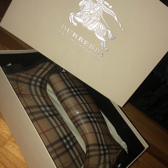 Burberry Rainboots - Picture 2 of 3